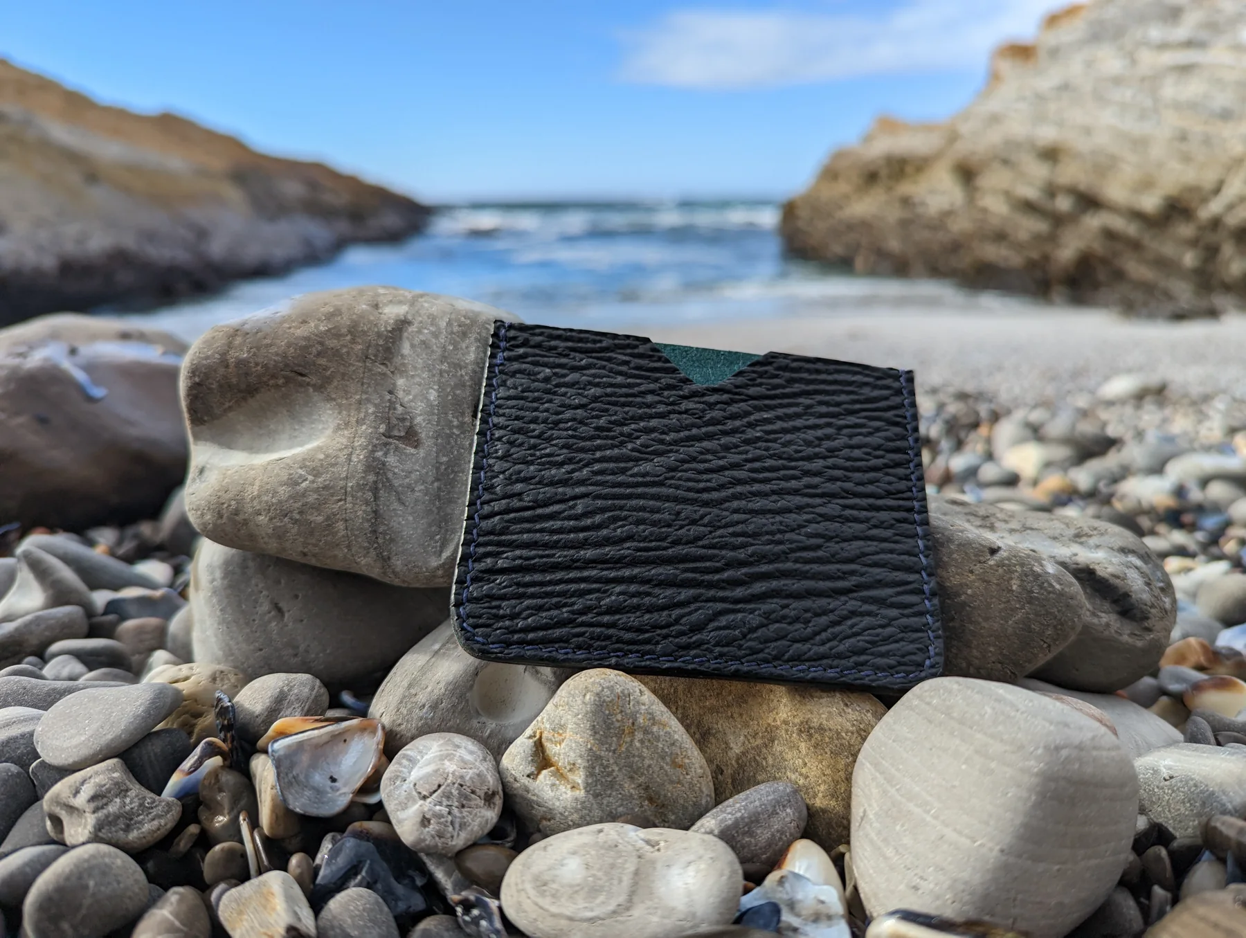 Black sharkskin Jeffrey wallet showing the pronounced natural grain